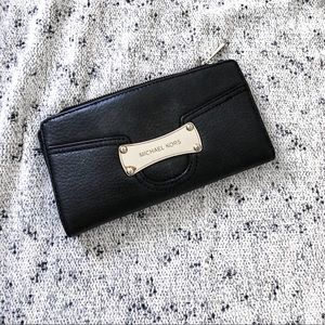 Michael kors wallet EUC